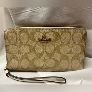 Coach full-size accordion wallet with zipper closure. Used